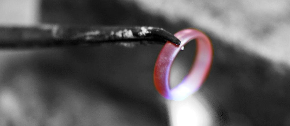 Individuell gefertigter Ring in der Goldschmiedewerkstatt von Juwelier & Goldschmiede Zwehn in Ingelheim