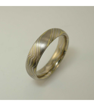 Mokume-Gane-Ring tricolor aus 750 Gr&uuml;ngold, 500...