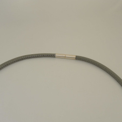bastian inverun Halsband Leder grau mit Silberverschlu&szlig; 45 cm