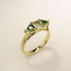 Ring Gelbgold 585 mit grünem Granat 1x Grossular und...