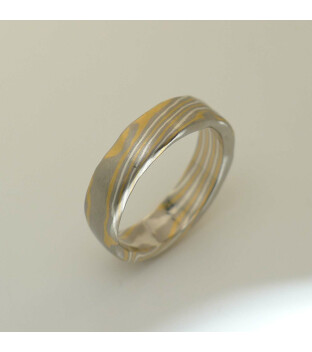 Mokume-Gane Ring rustikal 3-farbig aus 916 Gelbgold, 500...