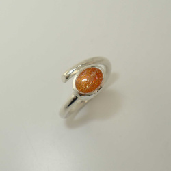 Silber-Ring mit ovalem Aventurin-Sonnenstein - handgearbeitet